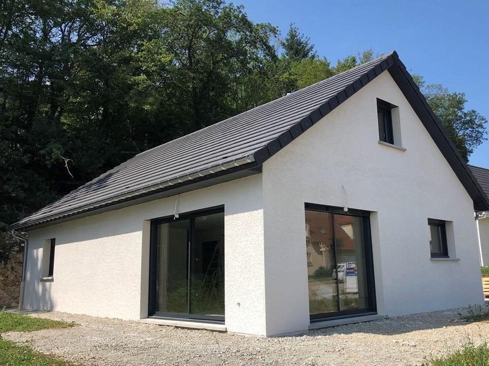 Maison neuve en enduit monocouche blanc