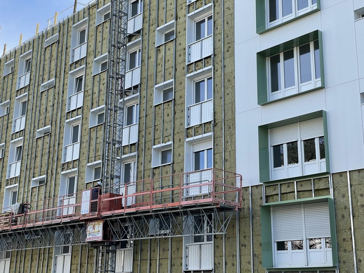 Isolation en laine de roche sur un immeuble