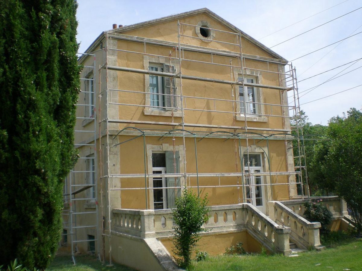 Maison bourgeoise sous échafaudage