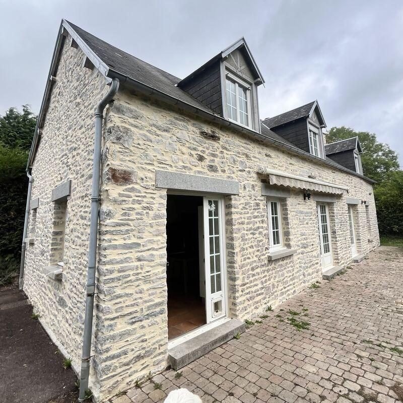 Maison en pierre aux joints refaits
