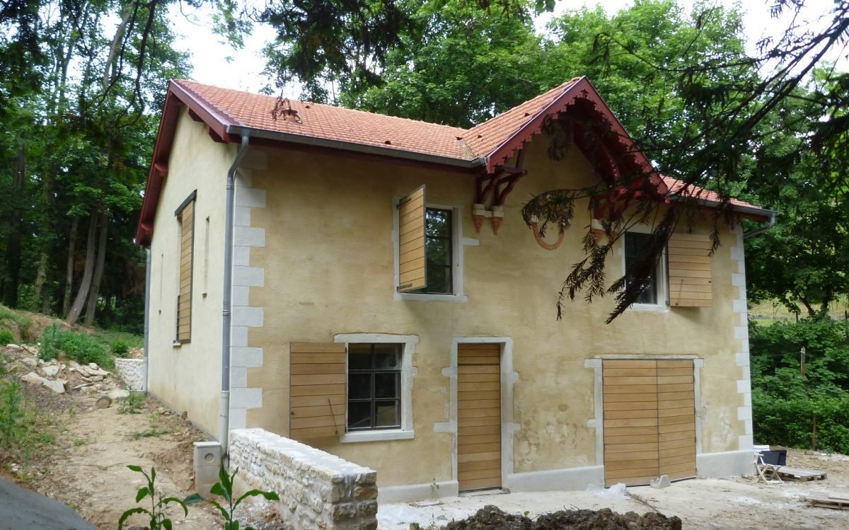 Maison en pisé restaurée